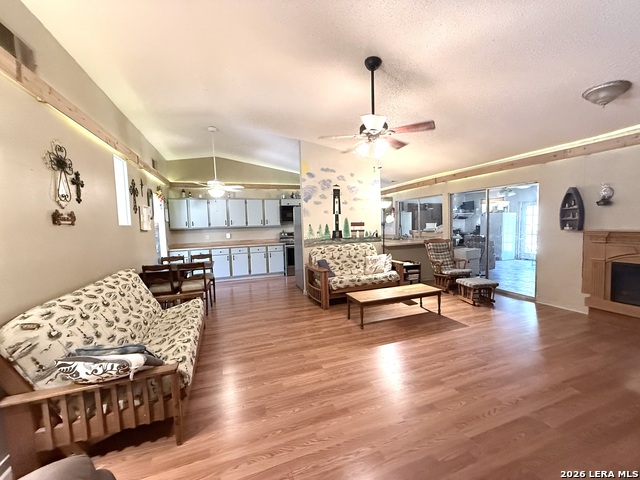 10203 Plumas Dr Property Photo 5