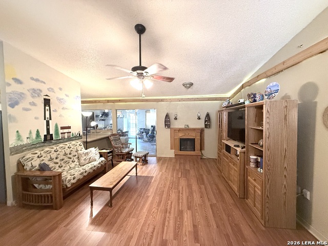 10203 Plumas Dr Property Photo 6