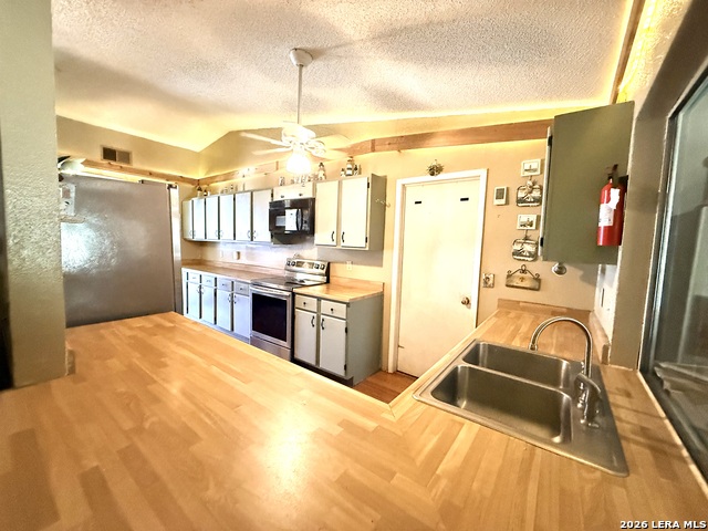 10203 Plumas Dr Property Photo 8