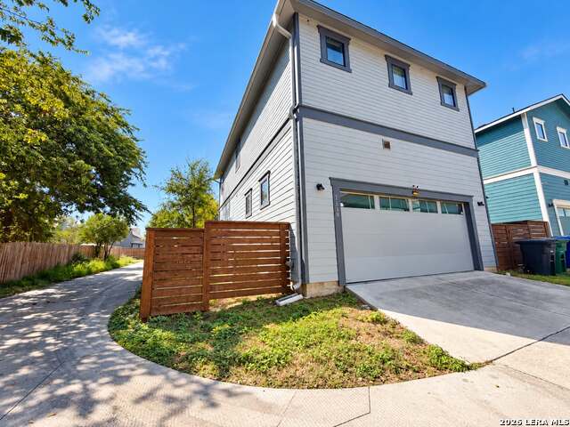 1138 N Olive St Property Photo 2