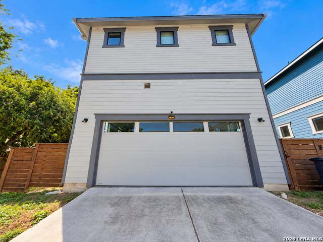 1138 N Olive St Property Photo 3