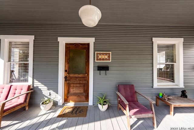 307 Florida St Property Photo 4
