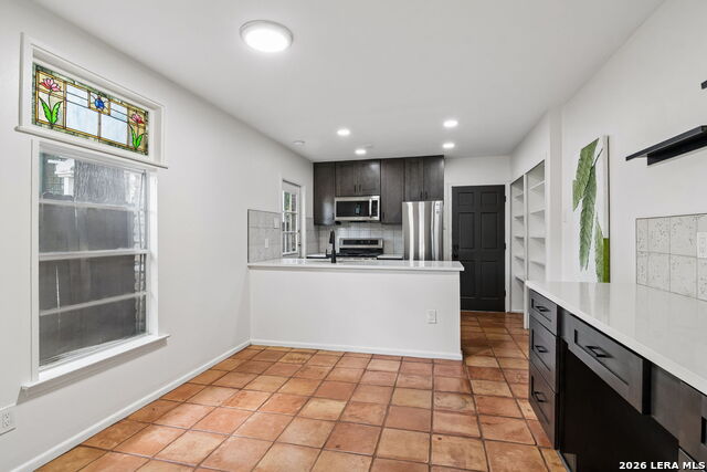 222 W Craig Pl Property Photo 6