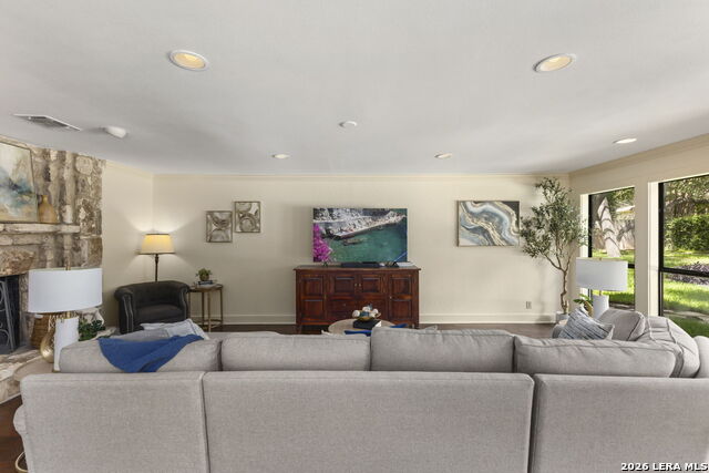 415 Woodway Forest Dr Property Photo 7