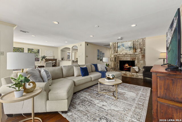 415 Woodway Forest Dr Property Photo 8