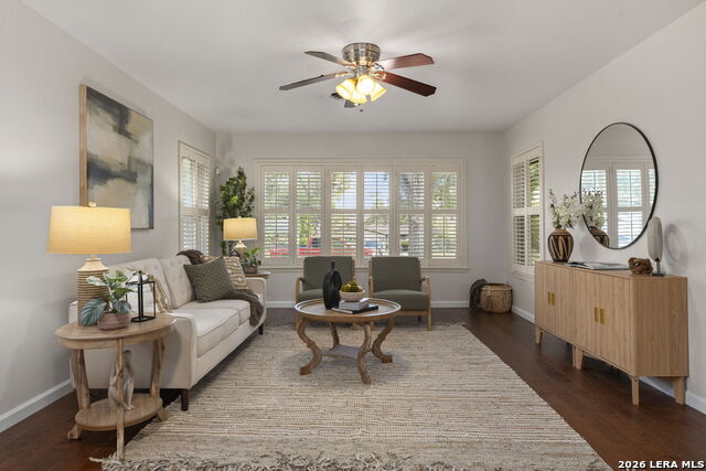 2126 E Lawndale Property Photo 3