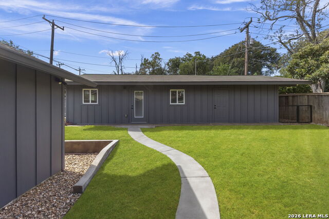 2126 E Lawndale Property Photo 7
