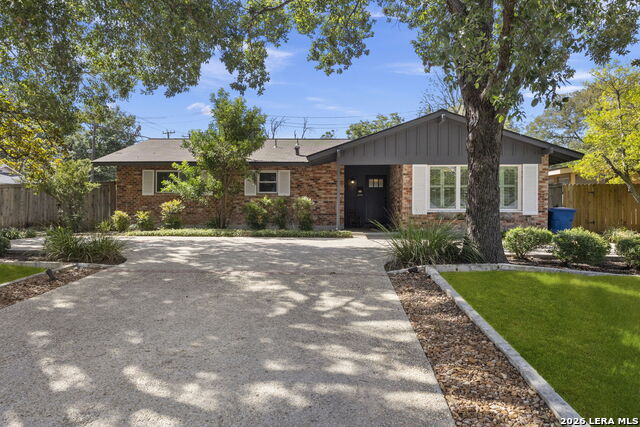 2126 E Lawndale Property Photo 9