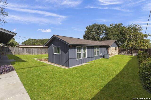 2126 E Lawndale Property Photo 53