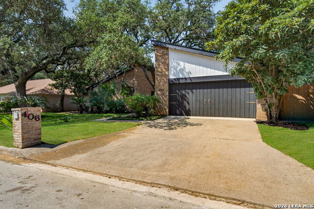 406 Wood Shadow St Property Photo 2