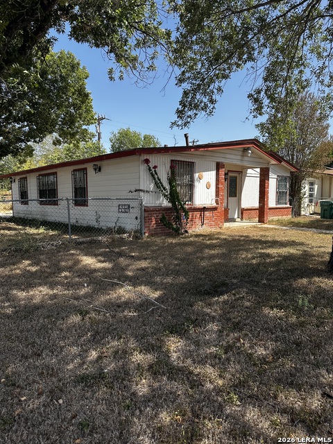 601 E Ansley Blvd Property Photo 2