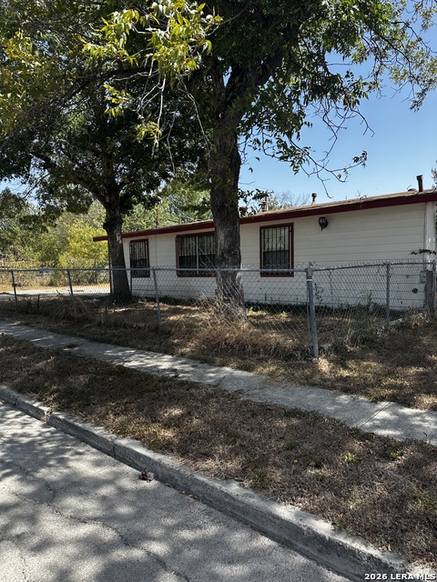 601 E Ansley Blvd Property Photo 3