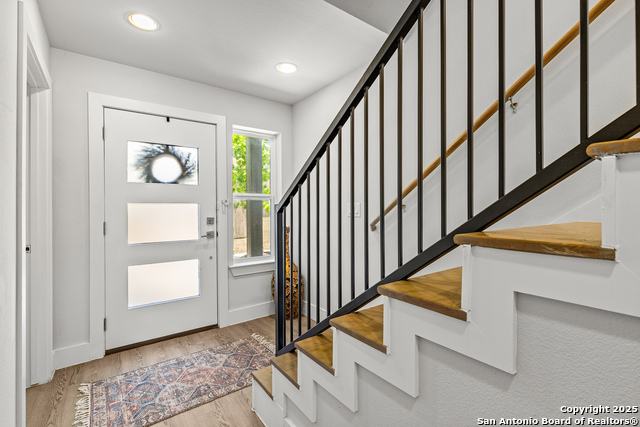 415 Ira Ave Property Photo 2