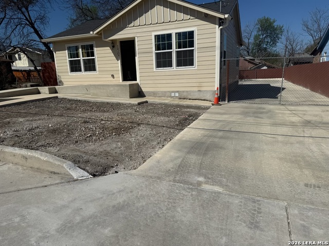 1507 W Hilderbrand Ave. Property Photo 1