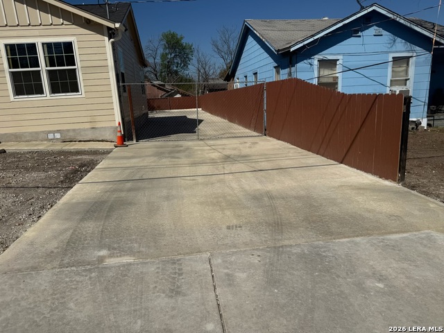 1507 W Hilderbrand Ave. Property Photo 5