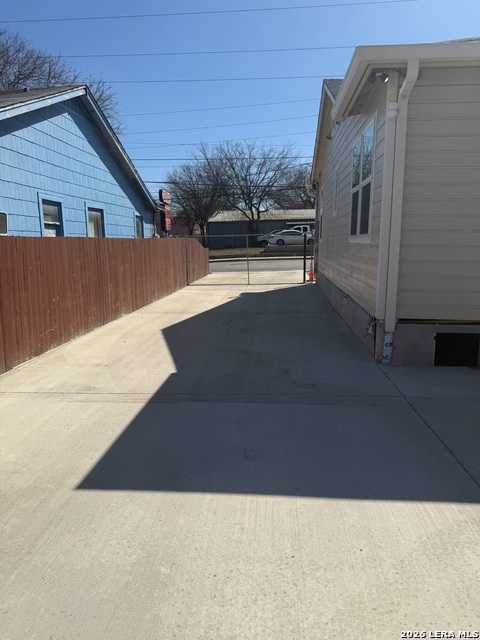1507 W Hilderbrand Ave. Property Photo 10