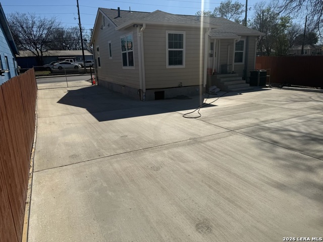 1507 W Hilderbrand Ave. Property Photo 11