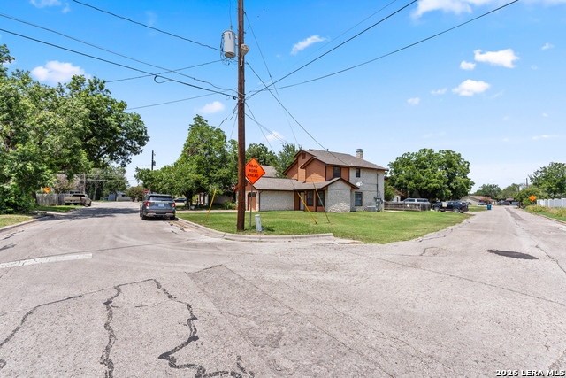 108 Leona St Property Photo 4