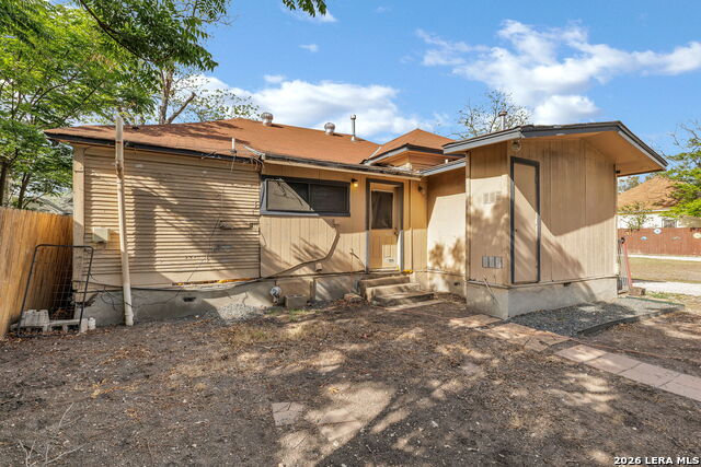 1518 W Travis Property Photo 4