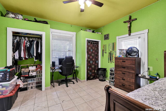 1518 W Travis Property Photo 34