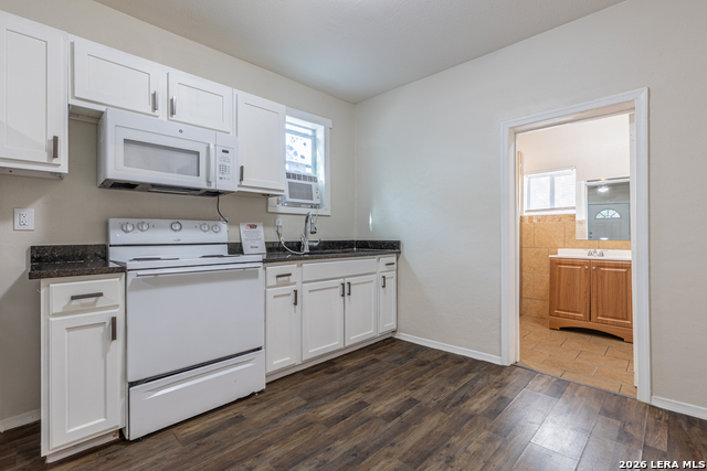 834 Division Ave Property Photo 9
