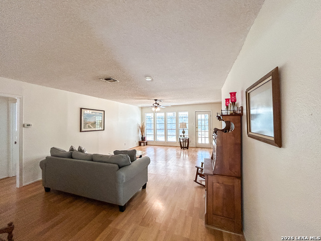 1406 Las Palmas Property Photo 5