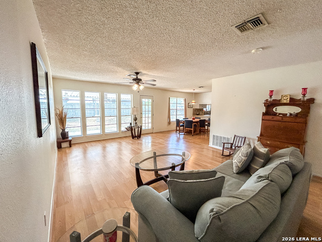 1406 Las Palmas Property Photo 6