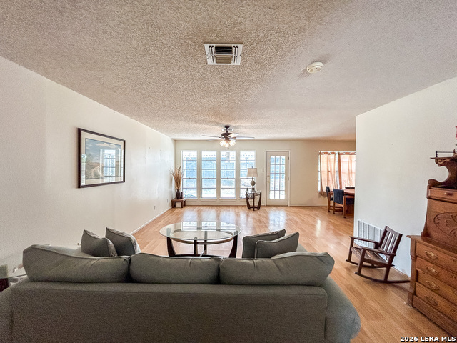 1406 Las Palmas Property Photo 7