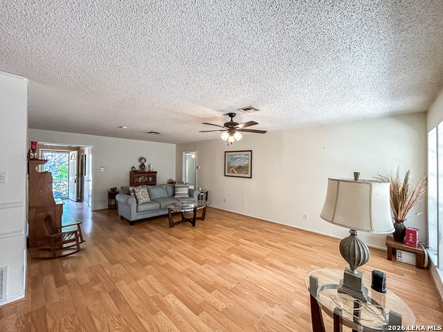 1406 Las Palmas Property Photo 8