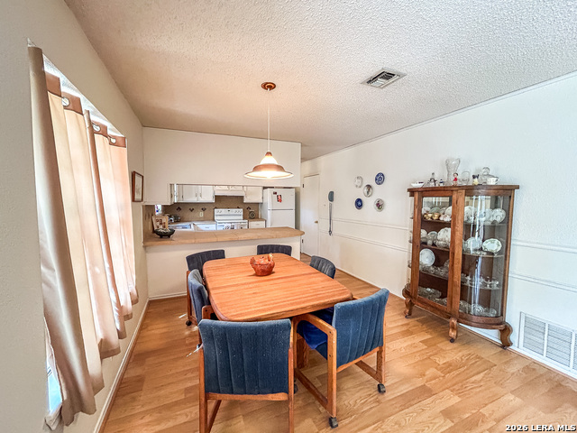 1406 Las Palmas Property Photo 9