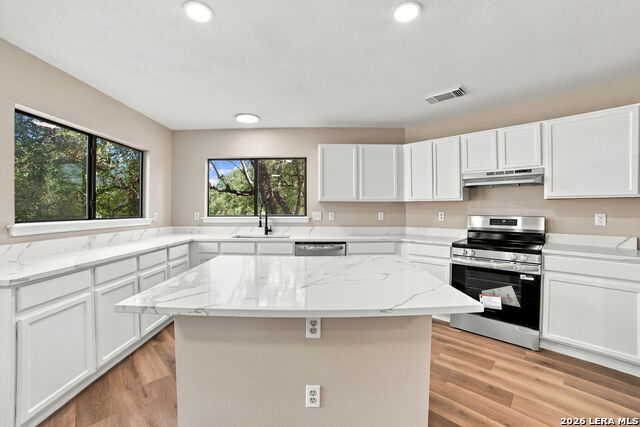 281 Samantha Dr Property Photo 1
