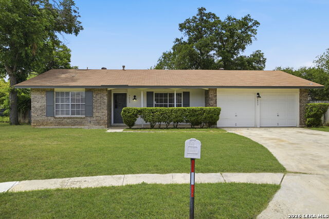 7455 Saddlewood St Property Photo 4