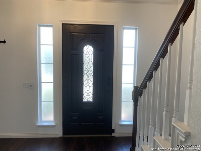 614 Stoneway Dr Property Photo 3