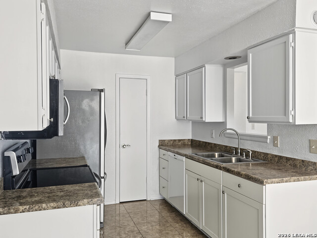 5847 Cliffmont Drive Property Photo 9