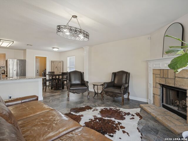 24715 Hickory Mdw Property Photo 4