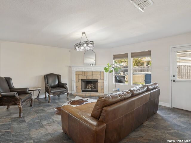 24715 Hickory Mdw Property Photo 5