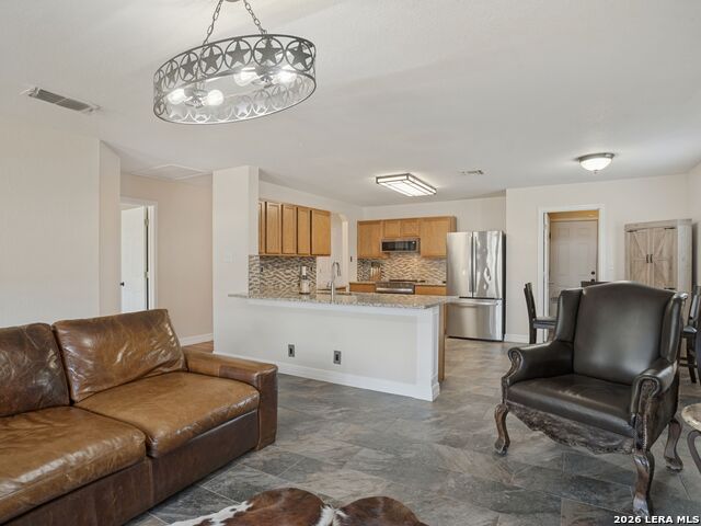 24715 Hickory Mdw Property Photo 6