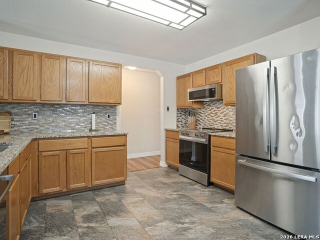 24715 Hickory Mdw Property Photo 9