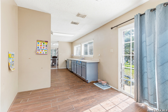 7503 Garden Grv Property Photo 10