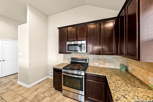 7935 Headwaters Trl Property Photo 9