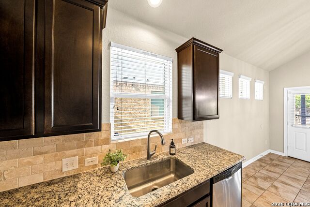 7935 Headwaters Trl Property Photo 10
