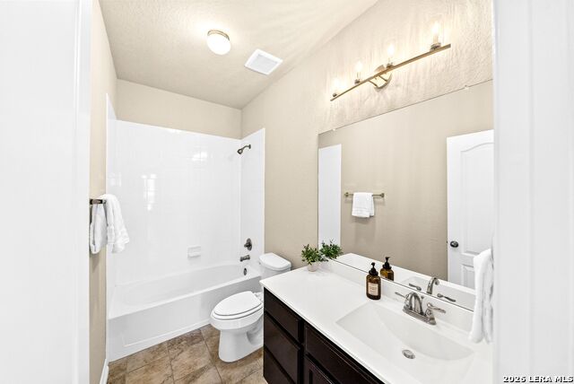 7935 Headwaters Trl Property Photo 32