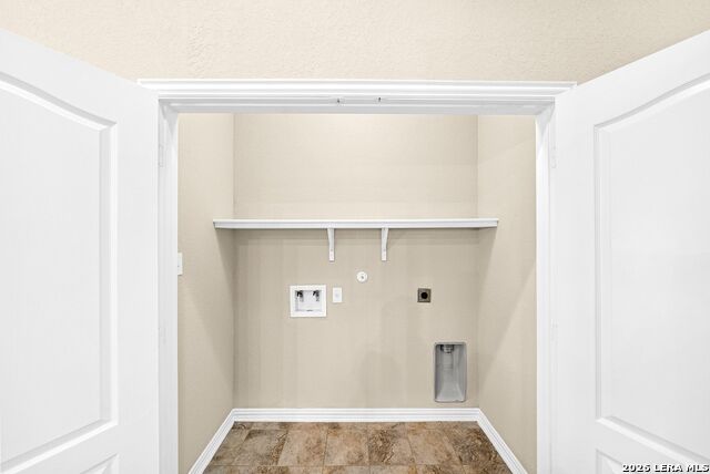 7935 Headwaters Trl Property Photo 33