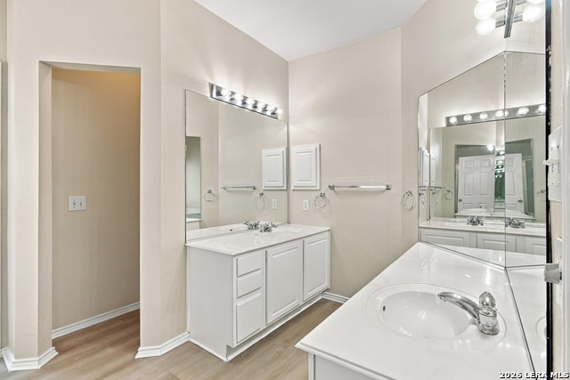 1007 Serenata Cir Property Photo 24