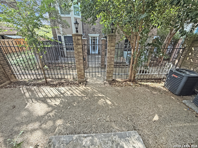 16710 Henderson Pass Property Photo 10