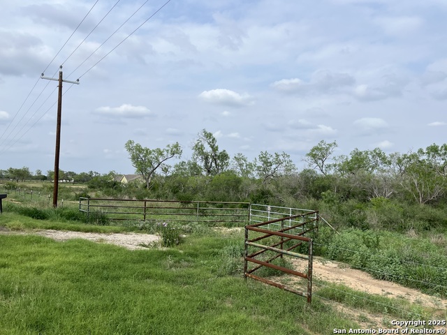16367 Fm 472 Property Photo 2