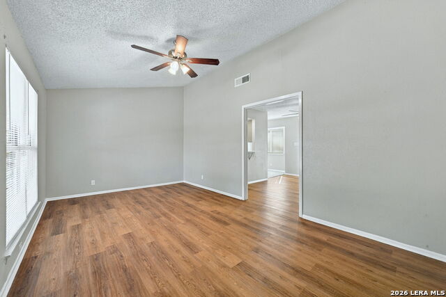 5402 Lake Grove Dr Property Photo 4