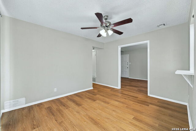 5402 Lake Grove Dr Property Photo 6