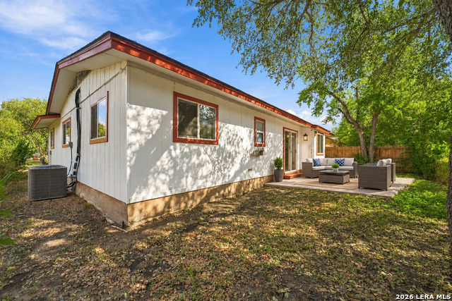 5402 Lake Grove Dr Property Photo 6