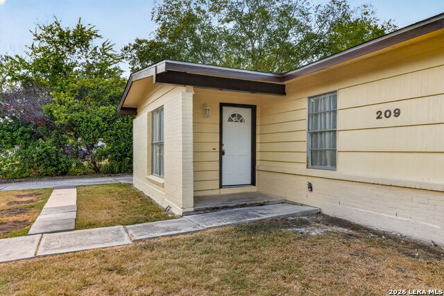 209 Park Ln Property Photo 3